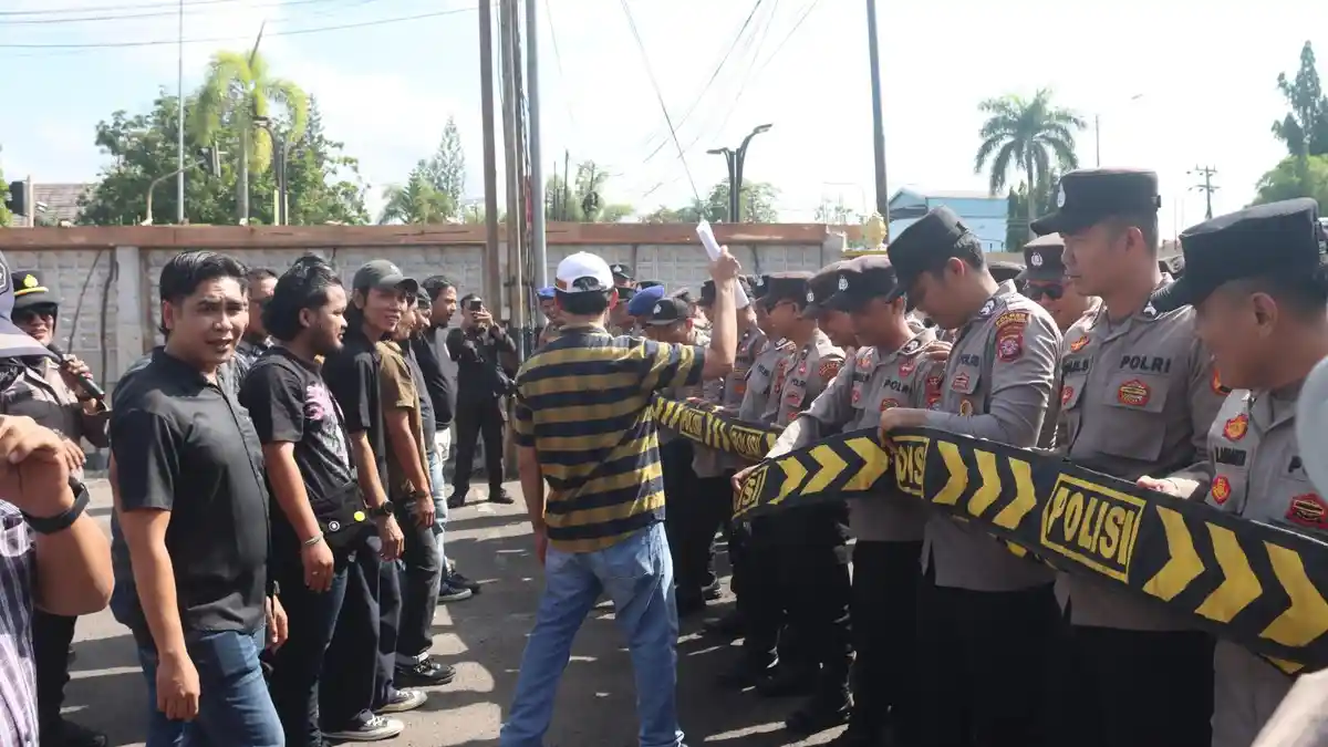 Latihan Sispamkota di Mapolres Kotim jelang May Day 2026, Simulasi Pengamanan hingga Hadapi Massa