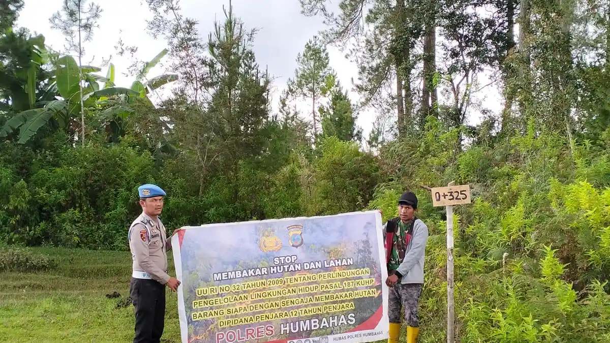 Kapolres Humbahas Kerahkan Personel Imbau Warga Agar Jaga Keselamatan Hutan Pebukitan Danau Toba