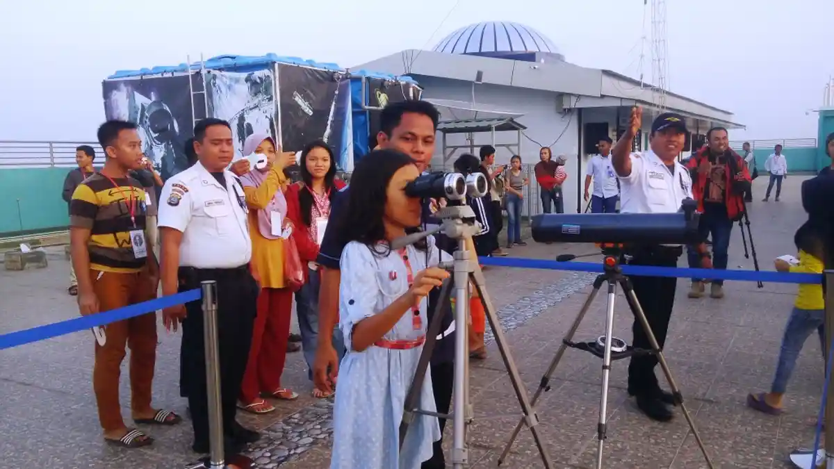 Lihat Gerhana Matahari Secara Langsung Bisa Membakar Sel Retina Mata, Simak Penjelasannya