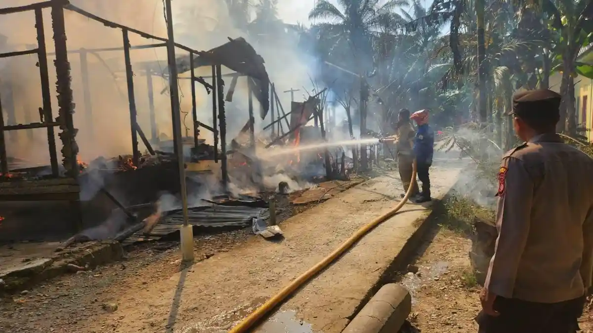 Ditinggal Bekerja, Rumah Warga Aceh Tamiang Hangus Terbakar