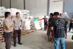 Polisi Kawal Distribusi Jagung untuk Pastikan Hasil Panen Petani Tersalurkan dengan Aman