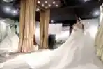 Kalina Oktarani Fitting Gaun Pengantin