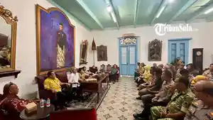 Pertemuan-yang-diadakan-Pelaksana-Keraton-Solo-KGPHPA-Tedjowulan-dan-Lembaga-Dewan-Adat.jpg