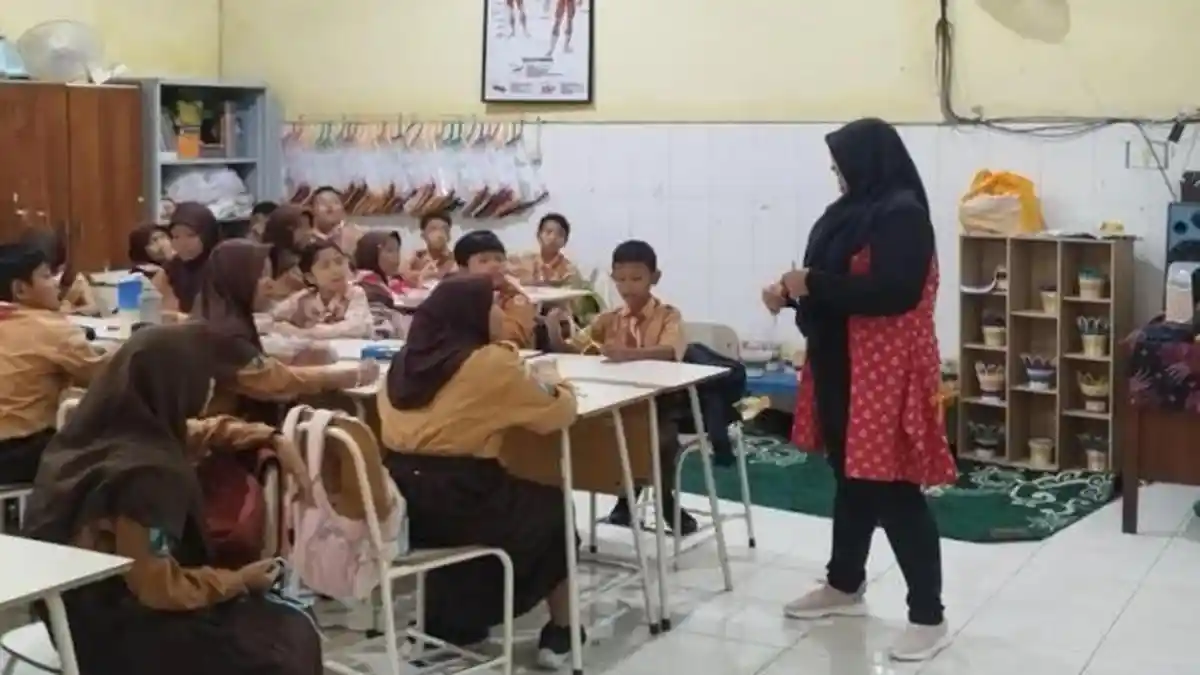Surabaya Darurat Kekurangan Guru SD–SMP Negeri, Dindik: Setiap Tahun 360 Guru Pensiun
