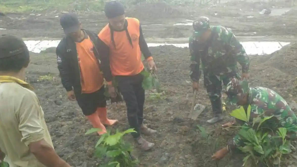 Rumah Ustaz di Dusun Jemblung Tak Tersentuh Longsor, Penyebabnya Mulai Terungkap