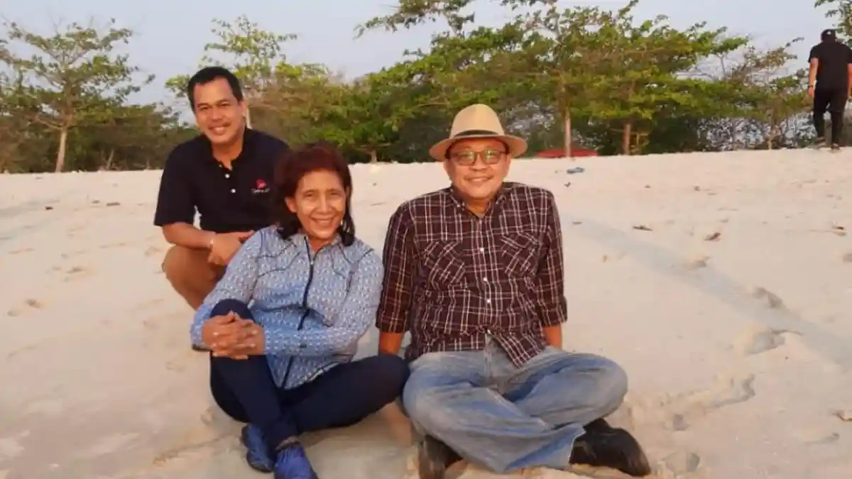 Susi Pudjiastuti Kagumi Keindahan Sunset di KEK Tanjung Lesung