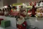 Jelang Natal Pernak-pernik Laris Manis