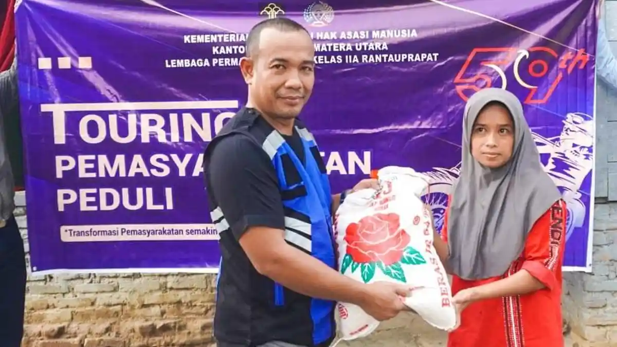 Hari Bakti Pemasyarakatan yang ke-59, Lapas Rantauprapat Berikan Bansos kepada Warga Kurang Mampu