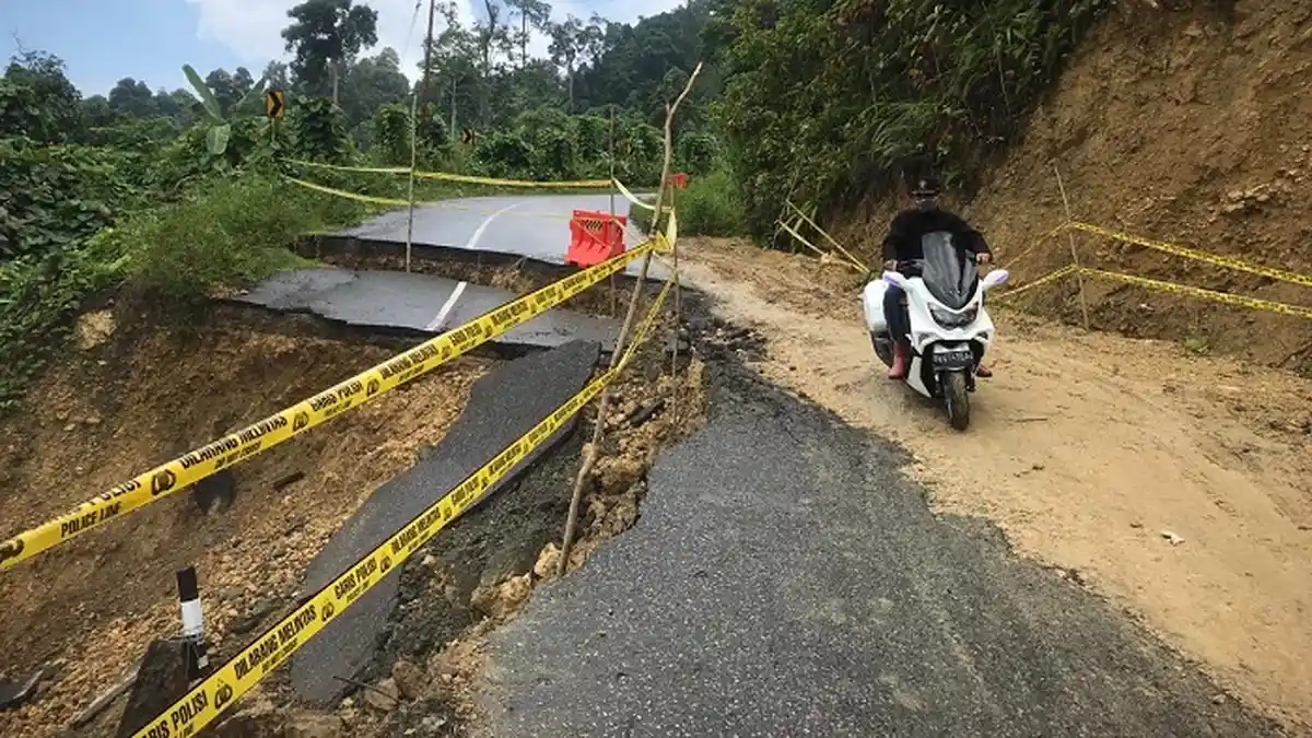 Ruas Jalan Provinsi di Simeulue Amblas, Ini Lokasinya