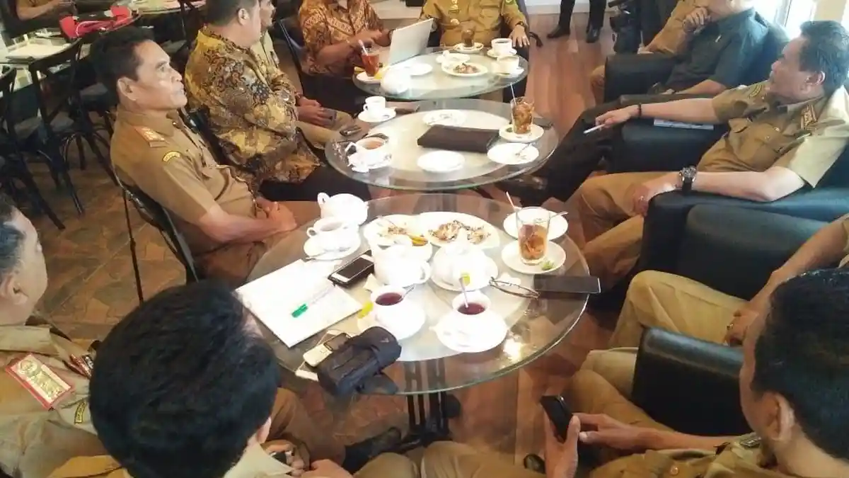 Sempat Cipika Cipiki dengan Menhub yang Positif Corona, Bupati Luwu: Tidak Perlu Tes Kesehatan