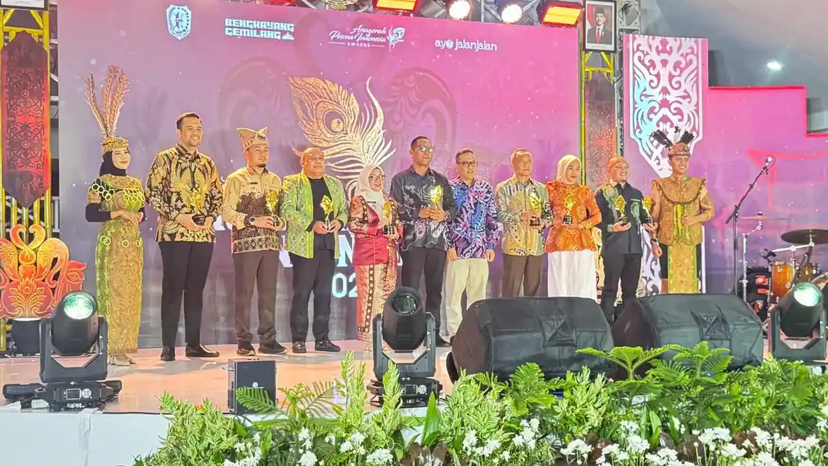 Wisata Air Dancing Dolphin Antar Kabupaten Buru Juara 3 API Award 2025