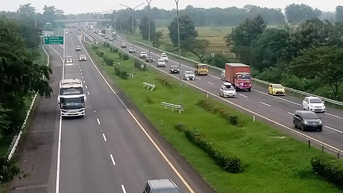 98 Ribu Kendaraan Pemudik Melintas di Tol Cipali, Begini Kondisi Terkini Arus Mudik Jelang Lebaran