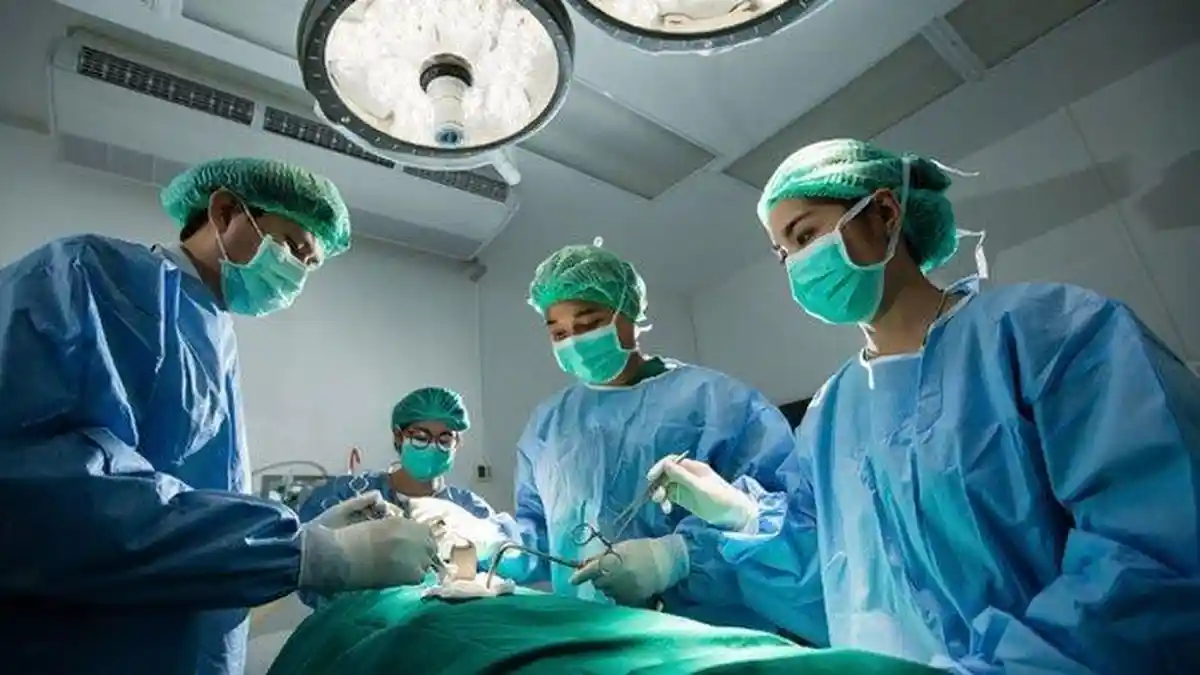 Dihina Dokter saat Operasi, Pasien Bawa Pulang Duit Rp 6,7 M Berkat Benda Kecil yang Dikantonginya