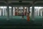 Penyemprotan Disinfektan Di Masjid Agung Alfurqon Bandar Lampung