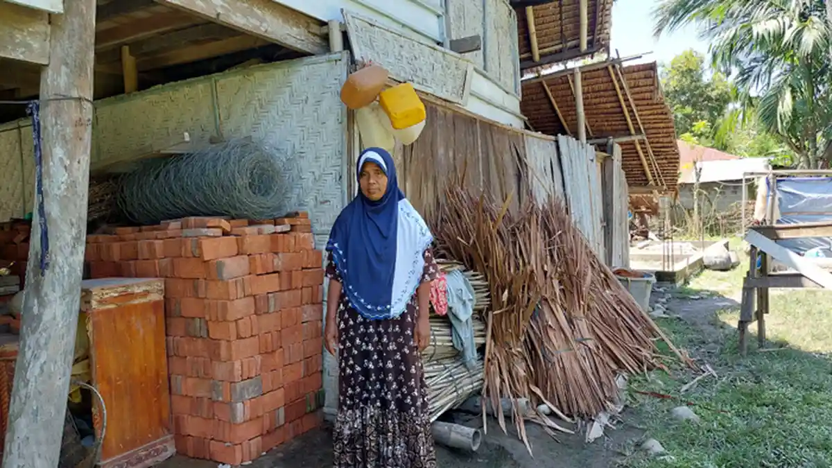 Duh! Janda Miskin 8 Anak Ini Tinggal di Rumah Nyaris Rubuh, Usai Terima Material, Terkendala Ongkos