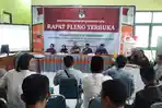 rapat-pleno-terbuka-yang-dipimpin-ketua-kpu-bone-izharul-haq.jpg