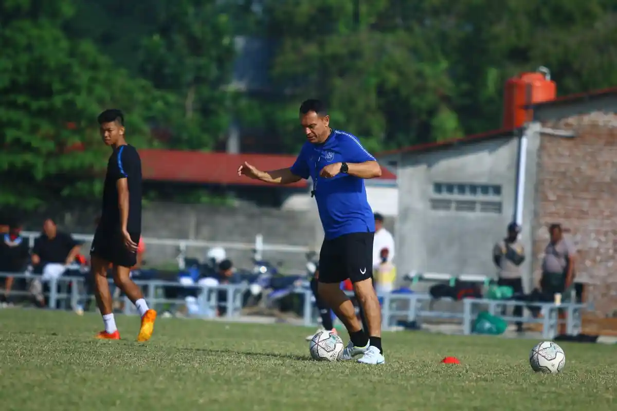 Tak Lama Menganggur, Eks-Pelatih PSIS Semarang Jadi Juru Taktik Tim Uni Emirat Arab