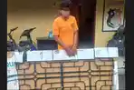 Pelaku-dan-barang-bukti-saat-diamankan-personel-Polsek-Binjai-Kota-Senin-1132024-11.jpg