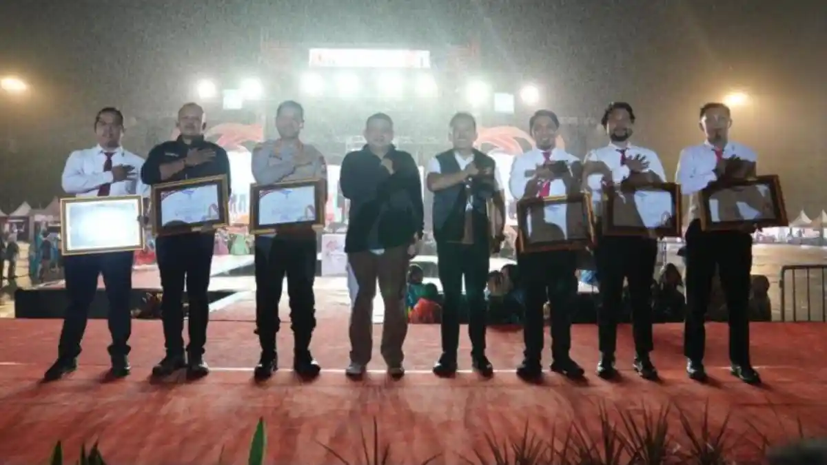 5 Polisi Makassar Dihadiahi Penghargaan Usai Selamatkan Bilqis dari ...