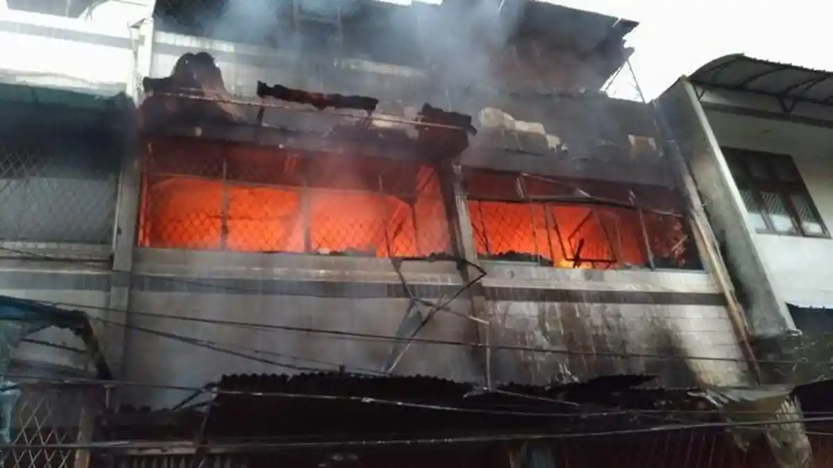 Terjebak di Rumah Terbakar, 2 Warga Teluk Gong Meninggal Dunia
