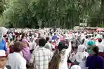 Foto-foto Kemeriahan Masyarakat Menyambut Raja Salman di Istana Bogor