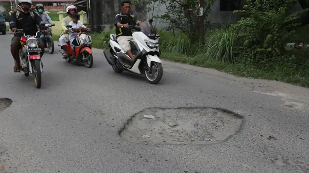 FOTO-FOTO Kondisi Jalan Berlubang di Sei Mencirim, Deliserdang - jalan-berlubang-sei-mencirim-1.jpg