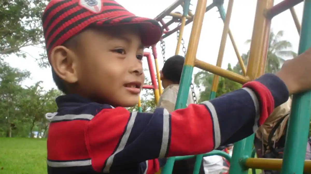 Cara Memuji Anak Tanpa Meracuni Dia Hingga Gila Pujian
