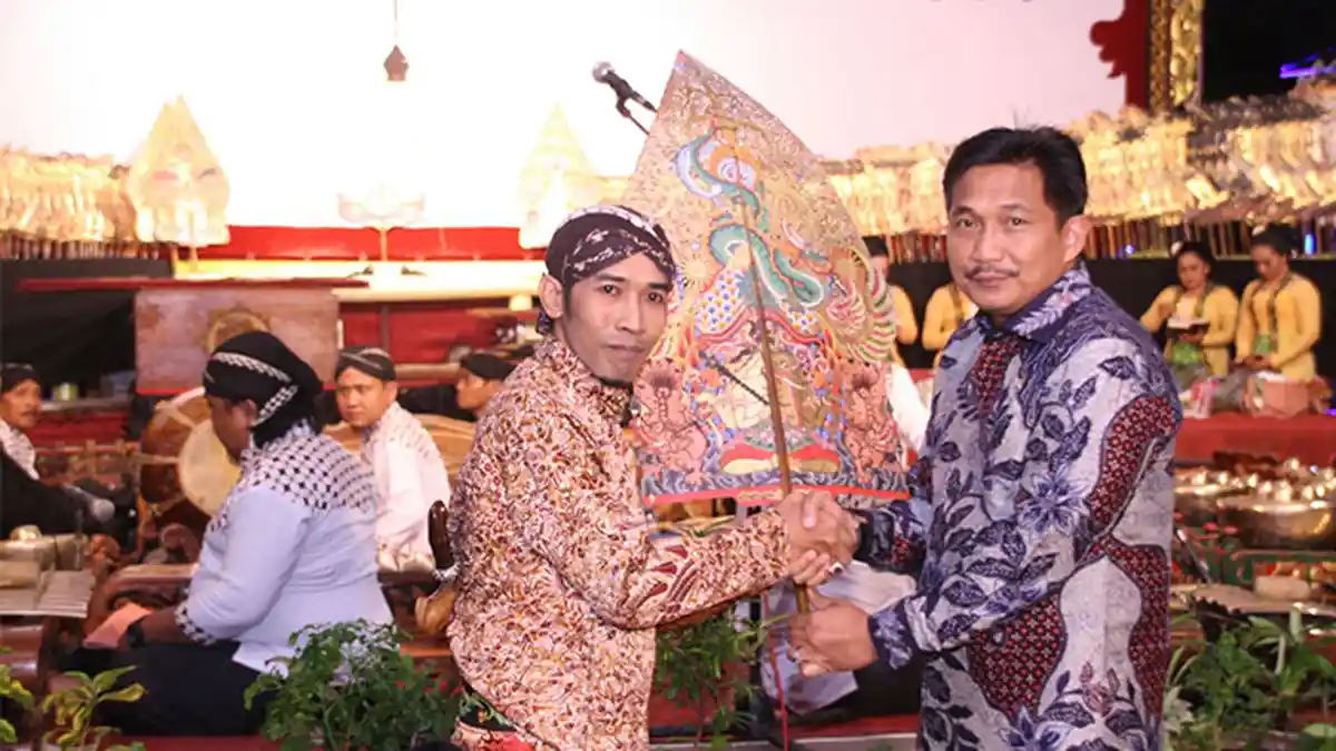 Pagelaran Wayang Kulit Wahyu Pancasila di Kota Wali Demak