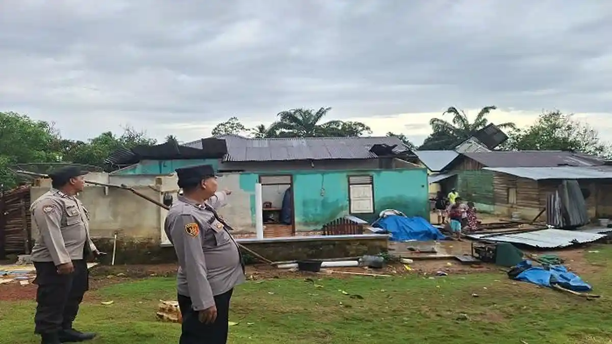 Angin Puting Beliung di Simpang Rusa Rusak 10 Bangunan, Termasuk Satu Masjid