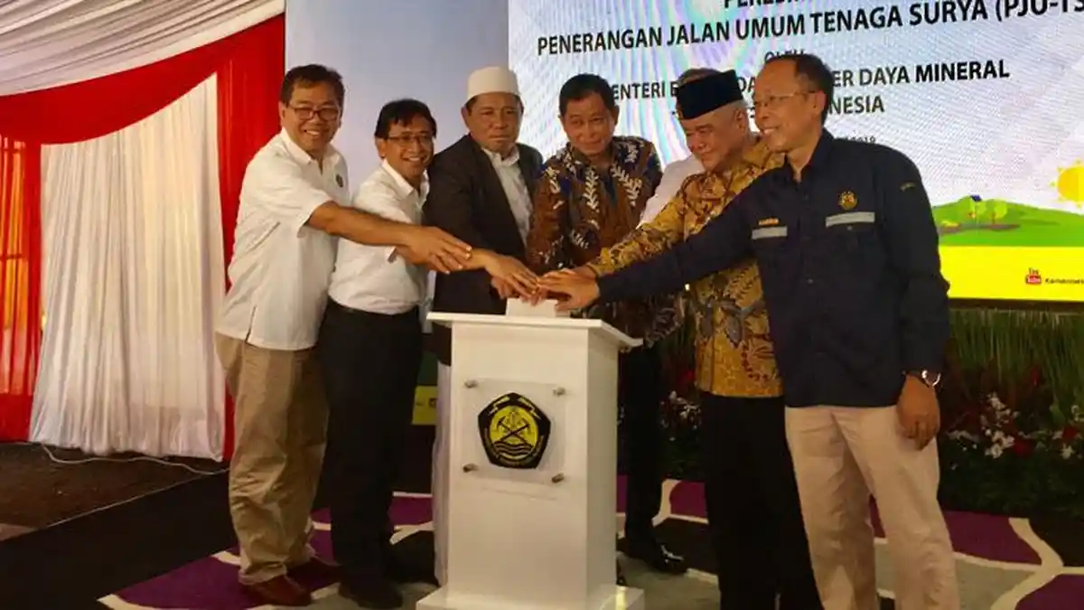 Menteri ESDM Resmikan PJU-TS di Ponpes Miftahul Huda