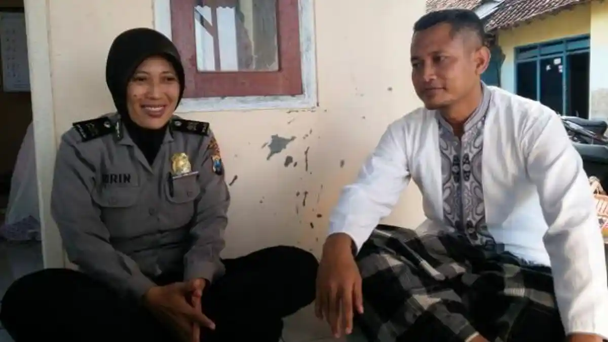 Subhanallah! Suami Istri Polisi Ini Batalkan Umrah Lalu Dirikan Mushala dan Mengajar Ngaji