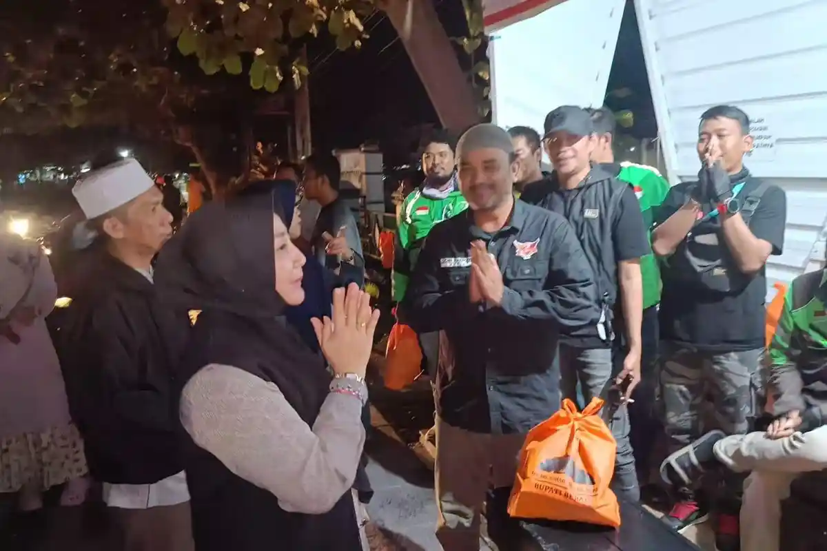 Sri Juniarsih Mas Berbagi Sembako dan Makanan ke Warga Berau