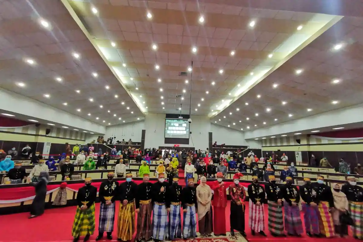 Mengenal Ragam Pakaian Adat khas Sulsel, Ramai Dikenakan di Peringatan HUT ke-351 Sulsel