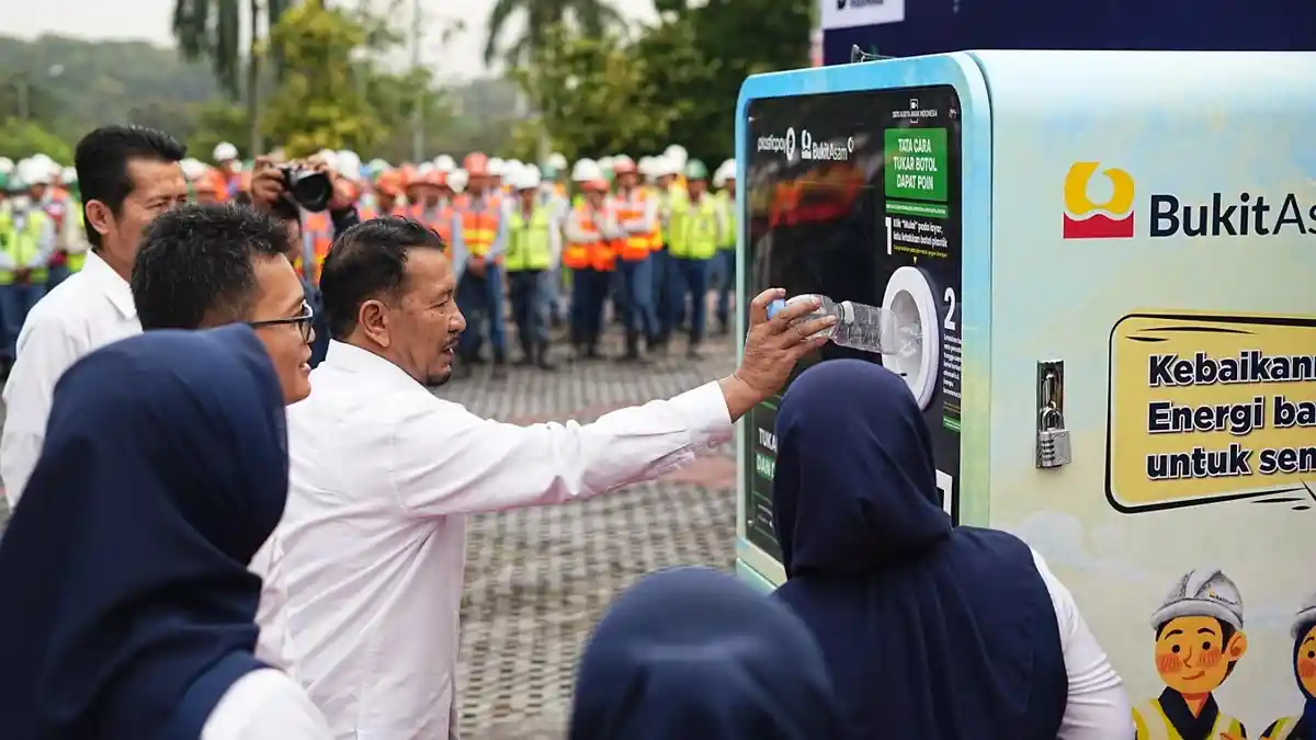 PTBA Luncurkan Reverse Vending Machine, Ubah Sampah Botol Plastik Jadi Rupiah