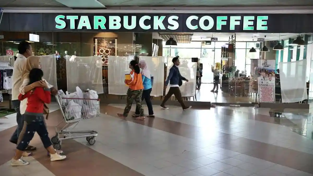 FOTO: Puasa Ramadan, Restoran di Mal Ratu Indah Pasang Tirai - starbucks_20180517_215100.jpg