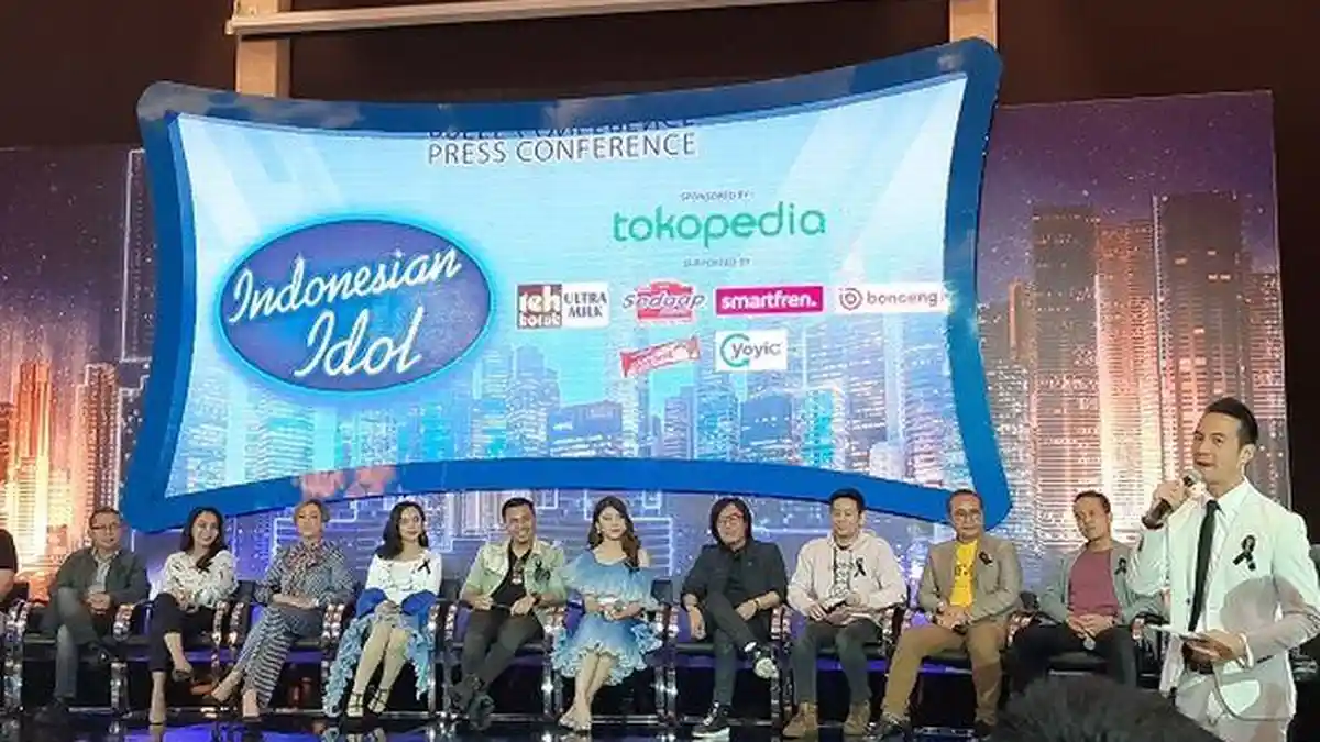 Ari Lasso Pimpin Doa atas Kepergian Ashraf Sinclair di Konferensi Pers Grand Final Indonesian Idol
