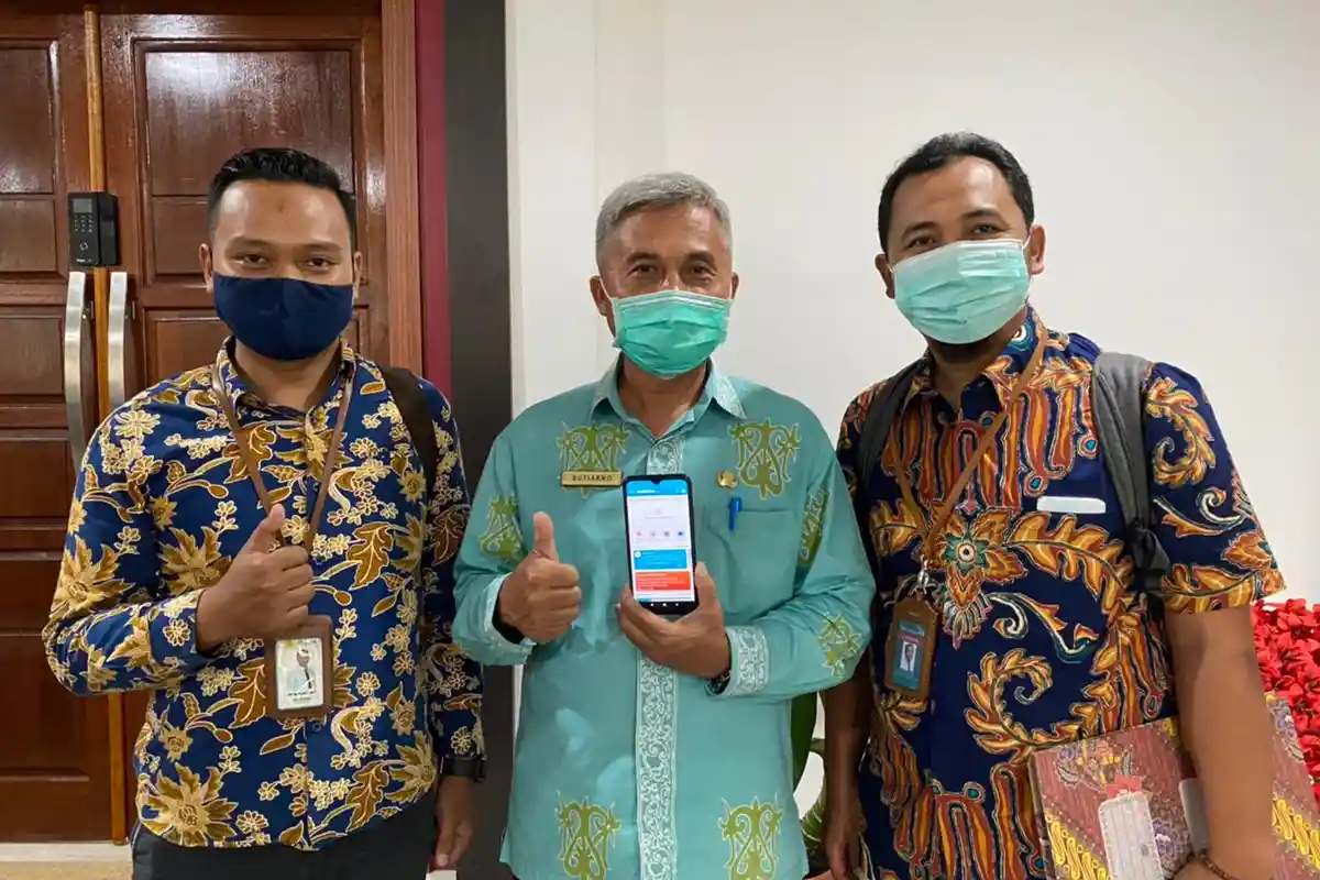 Warga Singbebas Buktikan Aplikasi New PLN Mobile Bikin Mudah untuk Nikmati Layanan Kelistrikan