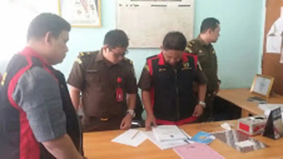 BREAKING NEWS: Penyidik Kejaksaan OKU Timur Geledah Kantor BPSDM