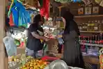 Aktivitas-pedagang-di-Pasar-Pharaa-Sentani-D.jpg