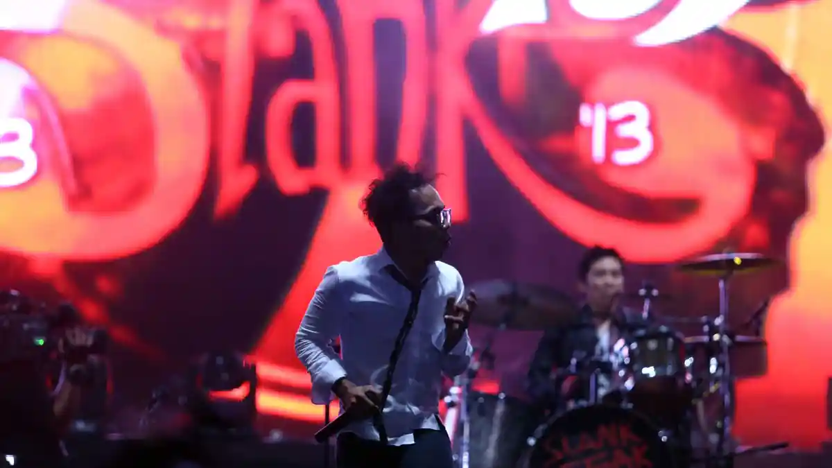 Menpora dan Personel Slank Saling Diam Selama di Bus