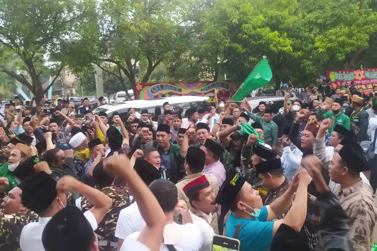 Mars Banser NU Menggema Seusai Gus Yahya dan Said Aqil Siradj Jadi Calon Ketum PBNU