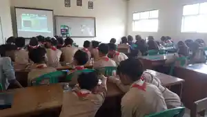 Ribuan-siswa-SMP-di-Brebes-mengikuti-nobar.jpg