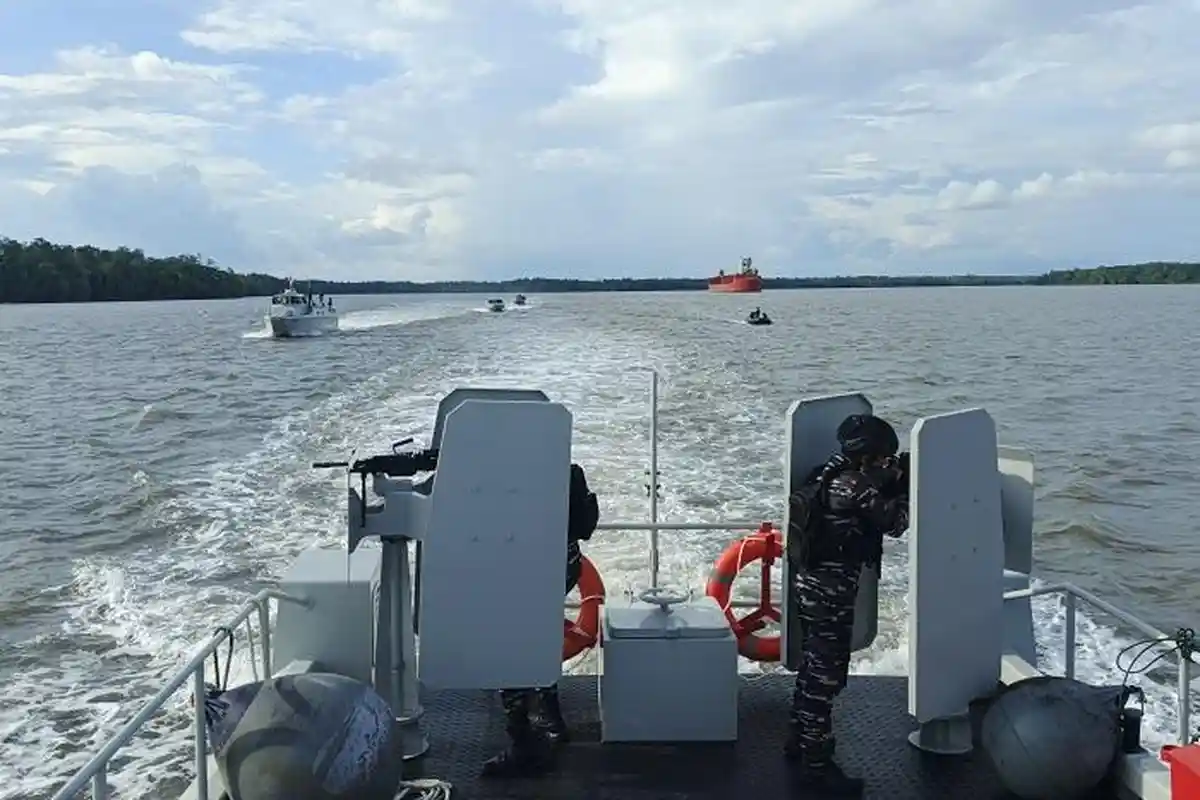 Show Of Force di Laut Mimika, Puluhan Prajurit Lanal Timika Bermanuver Taktis dan Patroli Gabungan