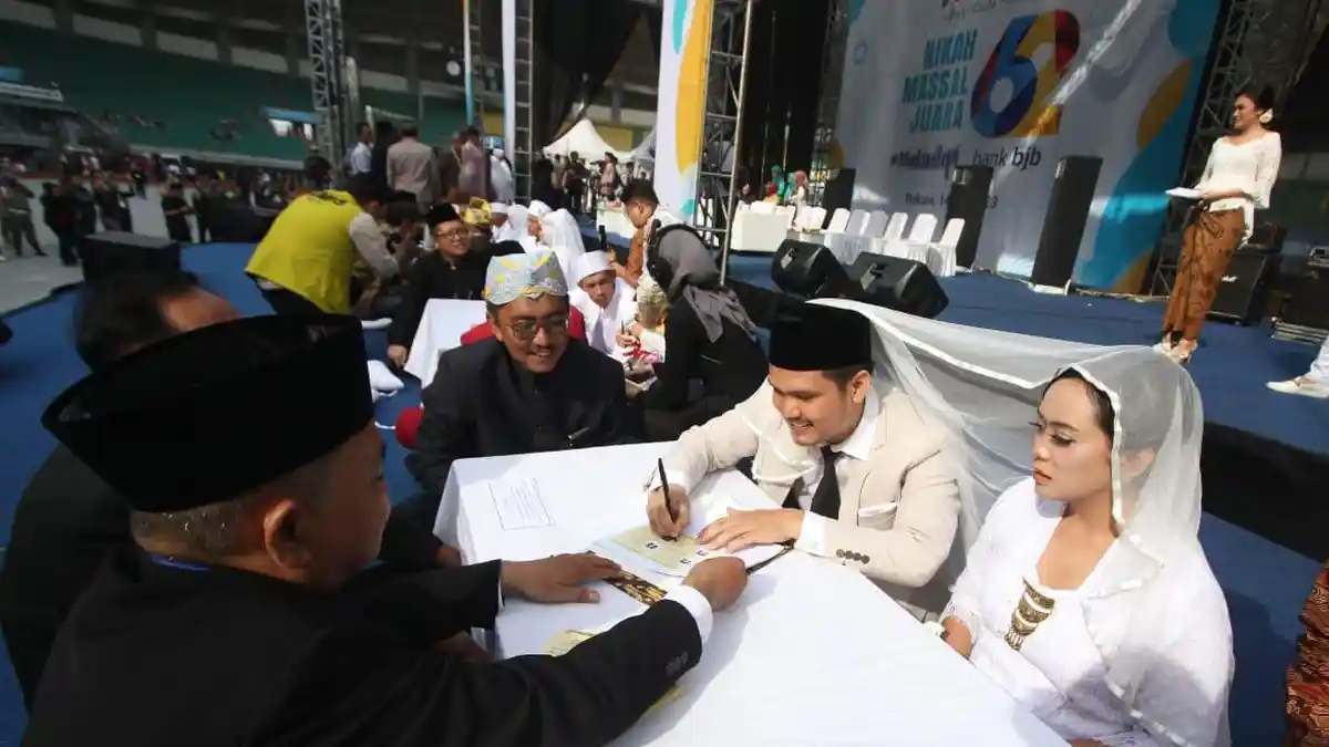 Dihadiri Ridwan Kamil, Sebanyak 300 Pasangan Ikuti Nikah Massal 'Bucinfest 2023'
