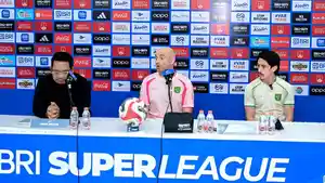 Bernardo-Tavares-saat-jumpa-pers-jelang-laga-Persis-vs-Persebaya.jpg