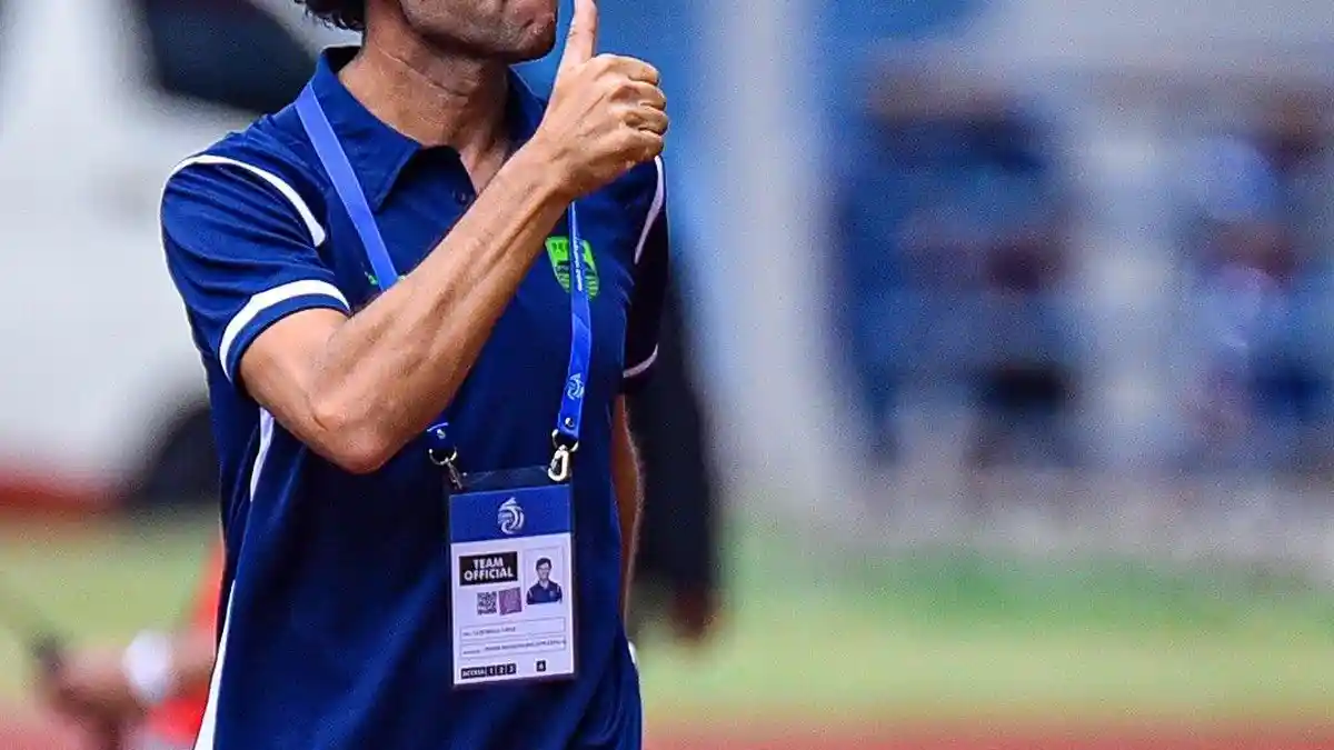 Luis Milla Puji Robi Darwis yang Ubah Permainan Persib Bandung Saat Hadapi Persebaya