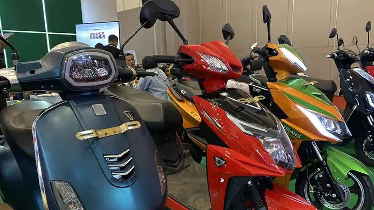 Laris Manis! Harga Motor Listrik dari Rp 12 Juta Jadi Rp 5 Juta Jadi Buruan Warga di IMOS 2023
