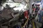 Evakuasi Gerbong KRL yang Ditabrak KA Argo Bromo Anggrek