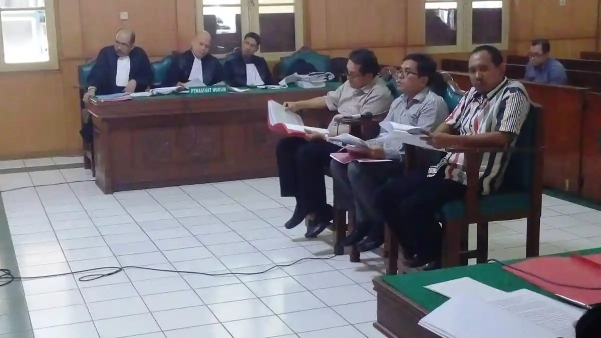 3 Terdakwa Korupsi Alkes Terancam 20 Tahun Penjara