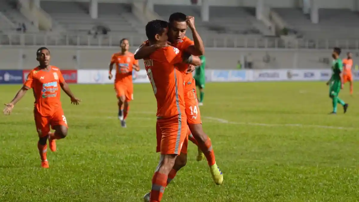 Link Live Streaming Borneo FC vs Arema, Adu Taktik Mario Gomez dan Milomir Seslija